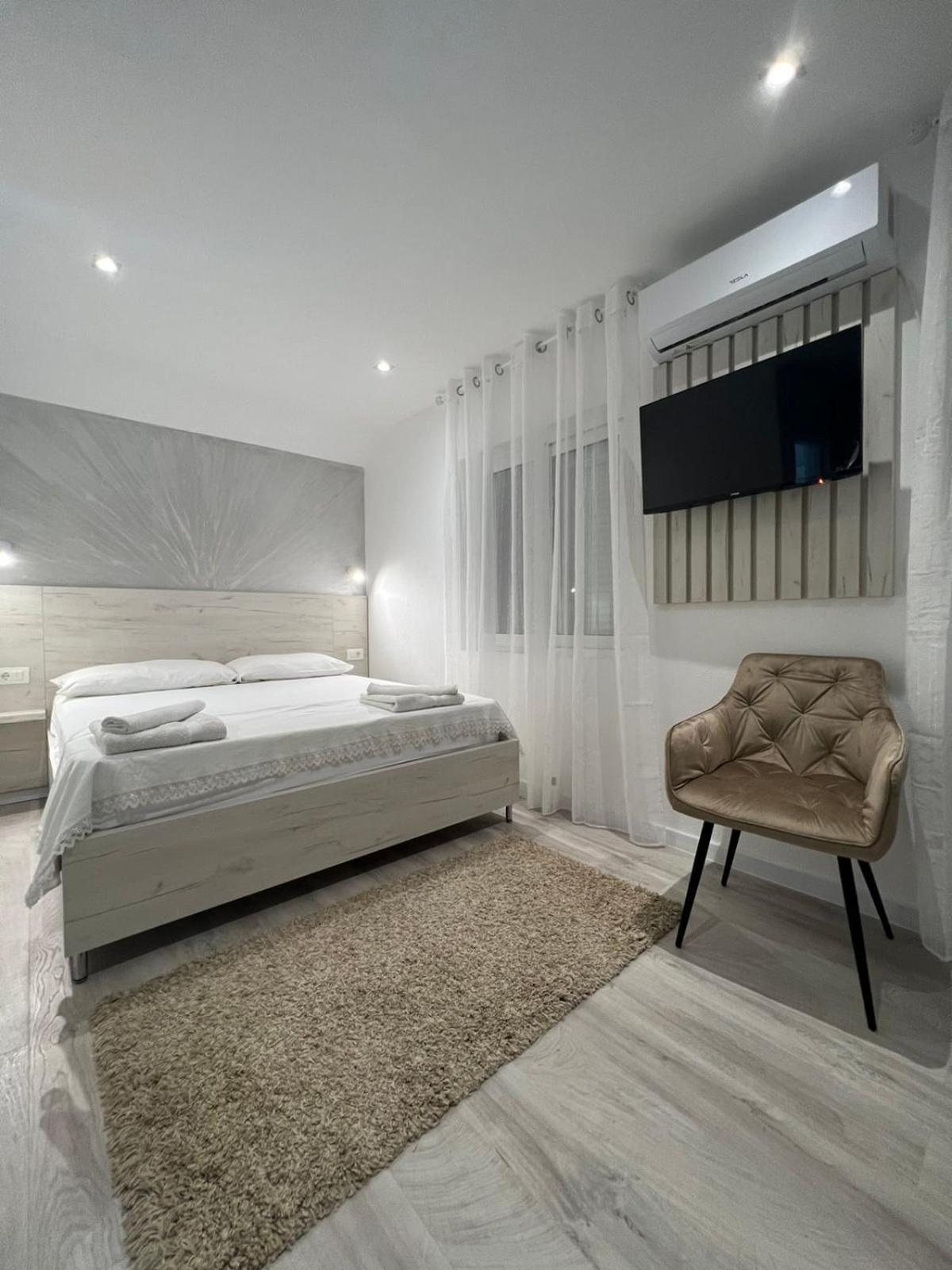 Apartments Hillside อุลซิน ภายนอก รูปภาพ